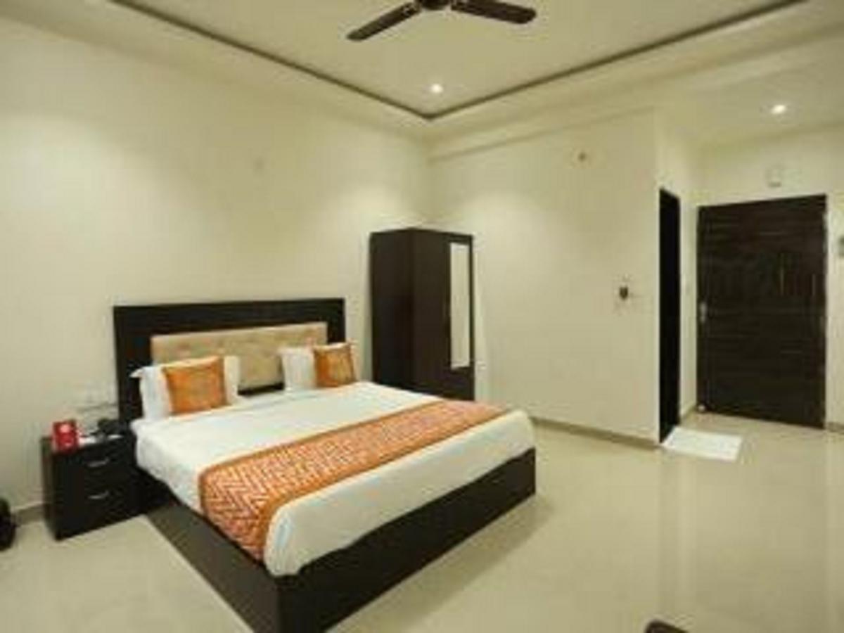 Anamsa Residency Hotell Vrindāvan Exteriör bild