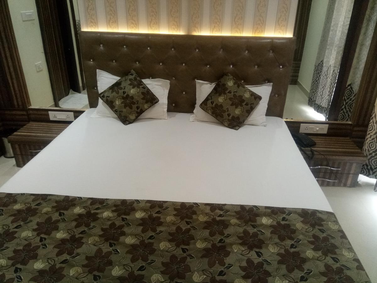 Anamsa Residency Hotell Vrindāvan Exteriör bild